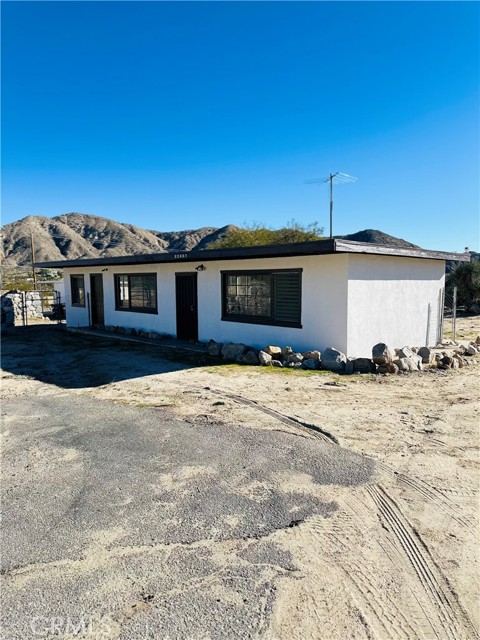 Detail Gallery Image 14 of 64 For 9016 Rose Eden Dr, Morongo Valley,  CA 92256 - 3 Beds | 3 Baths