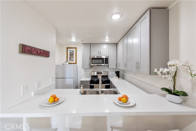Detail Gallery Image 2 of 24 For 450 E 4th #416,  Santa Ana,  CA 92701 - 2 Beds | 2 Baths
