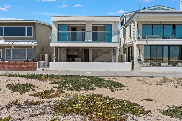 Detail Gallery Image 1 of 37 For 816 W Oceanfront, Newport Beach,  CA 92661 - 5 Beds | 6 Baths