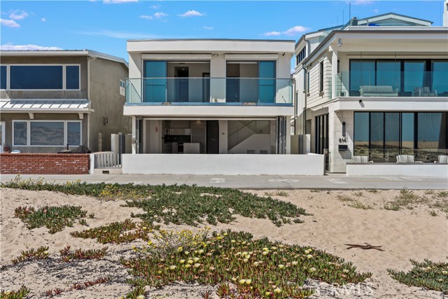 Detail Gallery Image 1 of 37 For 816 W Oceanfront, Newport Beach,  CA 92661 - 5 Beds | 6 Baths