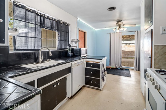 Detail Gallery Image 11 of 29 For 1138 E Avenue J4, Lancaster,  CA 93535 - 4 Beds | 2 Baths