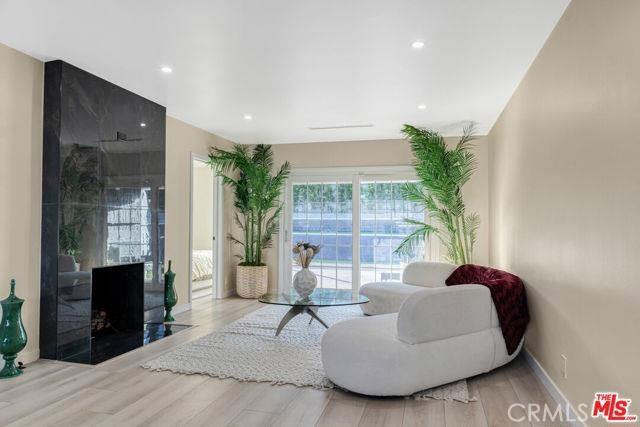 Detail Gallery Image 4 of 8 For 3500 Tuller, Los Angeles,  CA 90034 - 3 Beds | 2 Baths