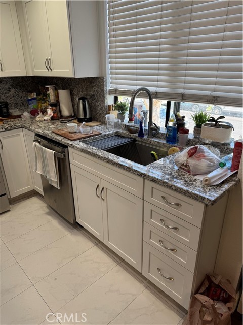 Detail Gallery Image 9 of 25 For 21720 Hart St #9,  Canoga Park,  CA 91303 - 2 Beds | 2 Baths