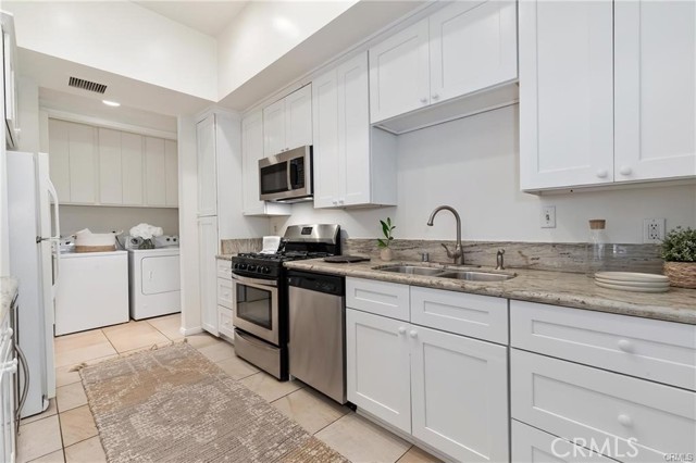 Detail Gallery Image 3 of 5 For 10960 Wellworth Ave #102,  –,  CA 90024 - 2 Beds | 2 Baths