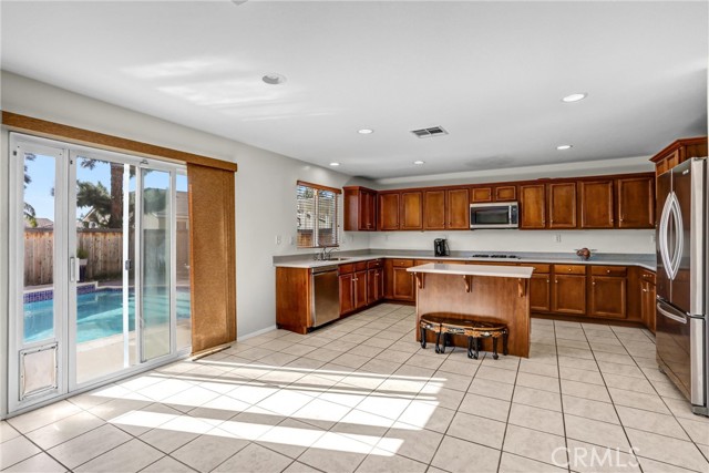 Detail Gallery Image 15 of 66 For 11343 Fulbourn Ct, Rancho Cucamonga,  CA 91730 - 5 Beds | 2/1 Baths