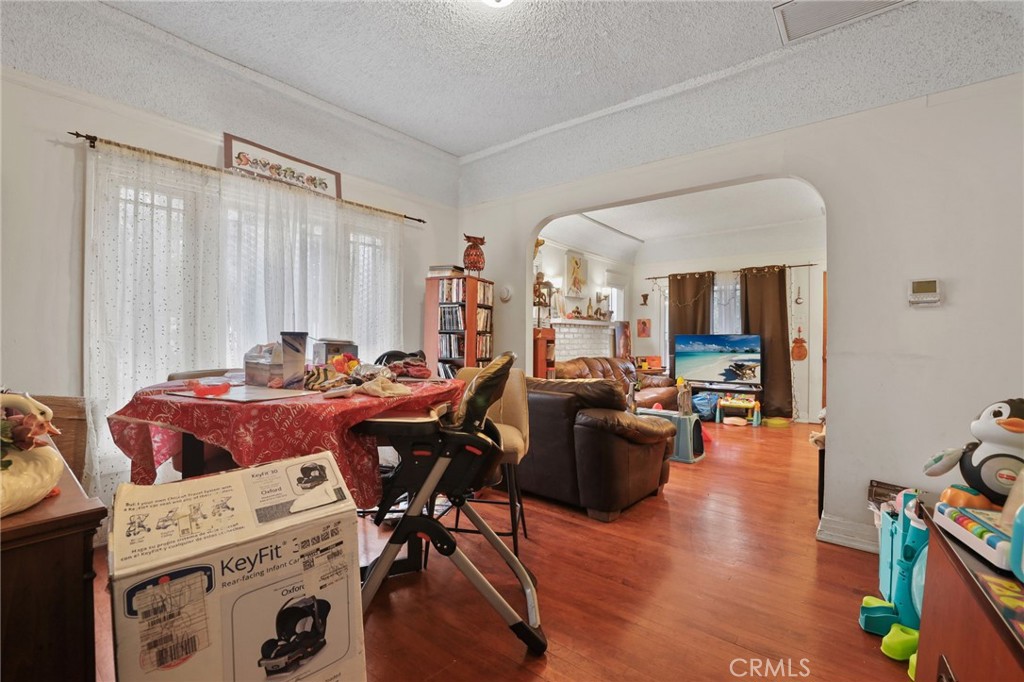 https://media.crmls.org/medias/064943ae-9ed8-4e93-81aa-fd67a01ce611.jpg?preset=X-Large