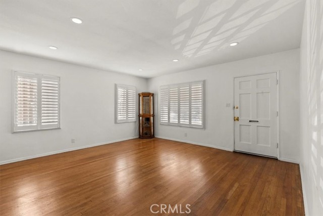 Detail Gallery Image 2 of 29 For 957 W Myrrh, Compton,  CA 90220 - 4 Beds | 1 Baths