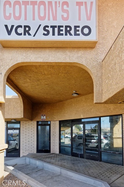 16530 Green Tree Blvd, Victorville, California 92395, ,Commercial Lease,For Rent,16530 Green Tree Blvd,CRHD25069126