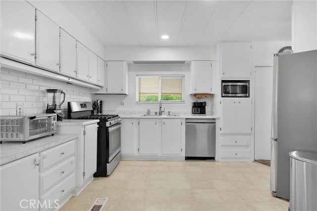Detail Gallery Image 10 of 33 For 13393 Mariposa Rd #255,  Victorville,  CA 92395 - 2 Beds | 2 Baths