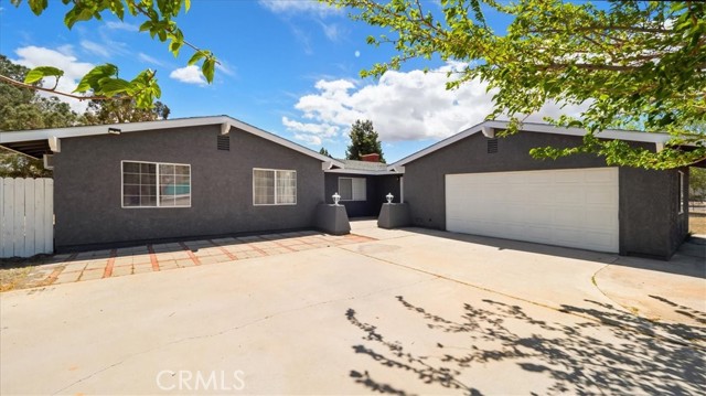 Detail Gallery Image 1 of 33 For 13095 Skiomah Rd, Apple Valley,  CA 92308 - 3 Beds | 2 Baths