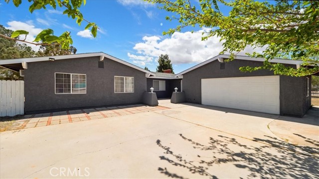 Detail Gallery Image 1 of 33 For 13095 Skiomah Rd, Apple Valley,  CA 92308 - 3 Beds | 2 Baths