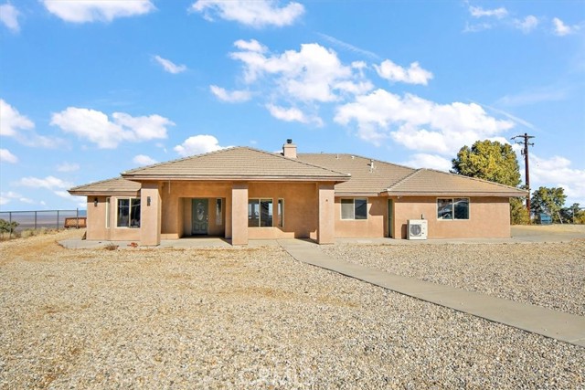 Detail Gallery Image 1 of 34 For 9050 Ponderosa Rd, Pinon Hills,  CA 92372 - 4 Beds | 2 Baths