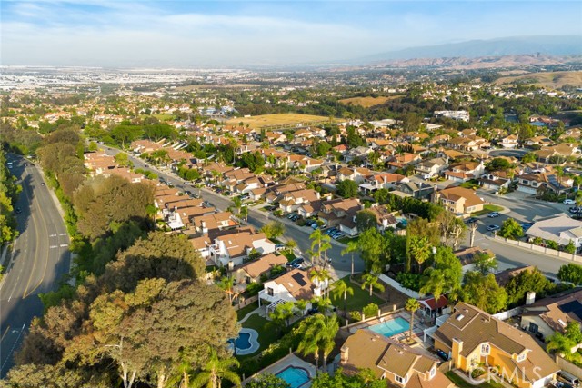 2424 Norte Vista Drive, Chino Hills CA: https://media.crmls.org/medias/064d8fc9-ebd5-481d-9617-1540273decb3.jpg