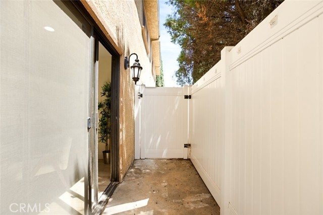 Detail Gallery Image 21 of 24 For 14803 Vanowen St #9,  Van Nuys,  CA 91405 - 2 Beds | 2 Baths