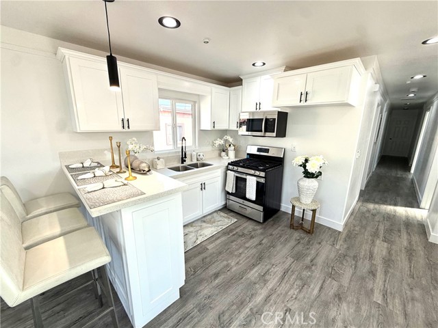 Detail Gallery Image 6 of 17 For 10816 Willowbrook, Los Angeles,  CA 90059 - 4 Beds | 2 Baths