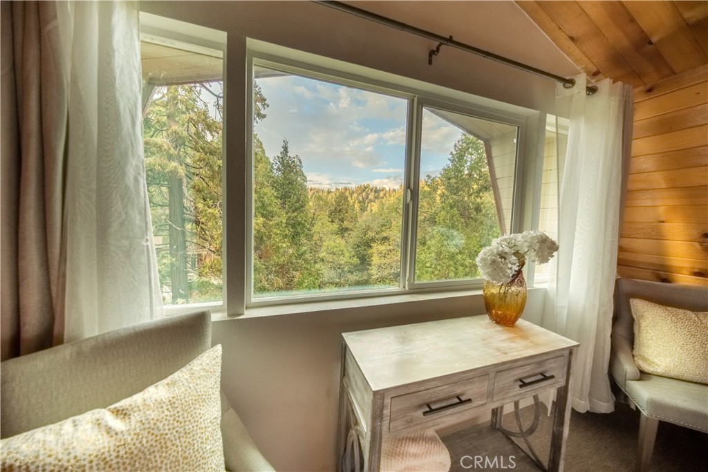 512 Shady Dell Lane, Crestline, CA 92325