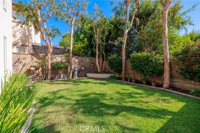 22 Modesto, Irvine CA: https://media.crmls.org/medias/064fbce2-1a64-4ff9-9c8c-585b64ecc150.jpg