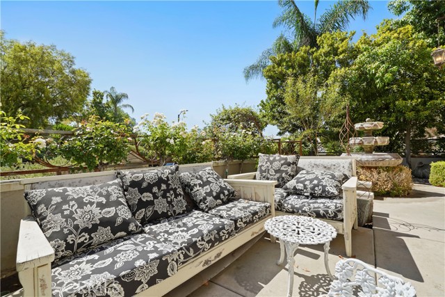 29123 Black Pine Way, Saugus CA: https://media.crmls.org/medias/064ff752-b958-439b-ac09-11c1c8fd968a.jpg