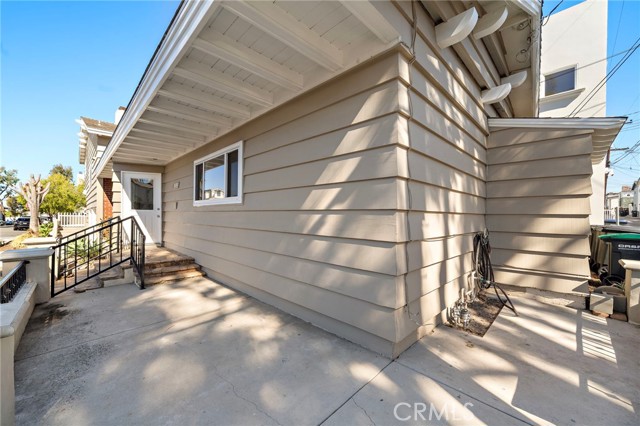 Detail Gallery Image 4 of 24 For 3212 2nd, Corona Del Mar,  CA 92625 - 2 Beds | 2 Baths