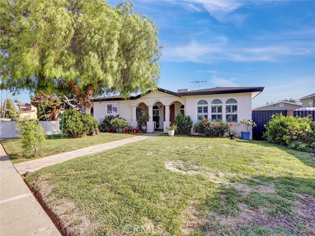 Detail Gallery Image 2 of 32 For 812 W Athens, Los Angeles,  CA 90044 - 4 Beds | 3 Baths