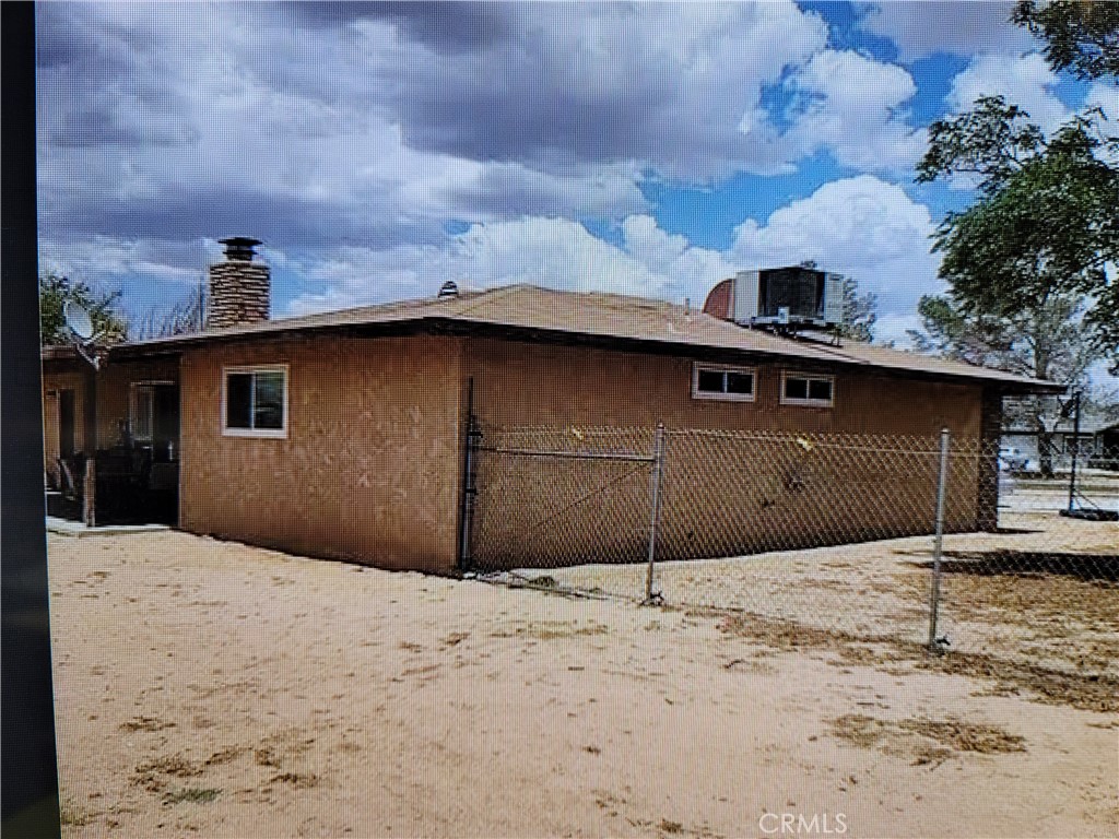 https://media.crmls.org/medias/0650dd89-2ae2-4f1d-a50b-cc6831e73d91.jpg?preset=X-Large