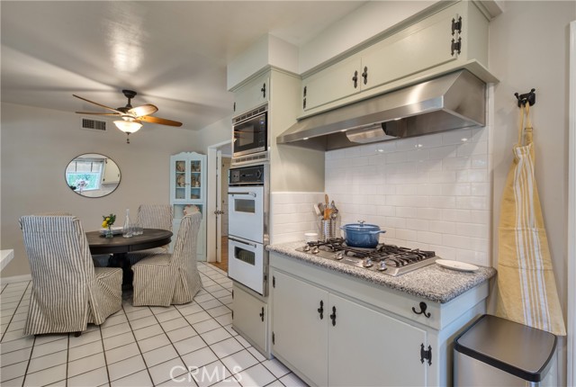 430 N Canyon Boulevard, Monrovia CA: https://media.crmls.org/medias/065117e3-375b-4117-835e-7d76e09db0c9.jpg