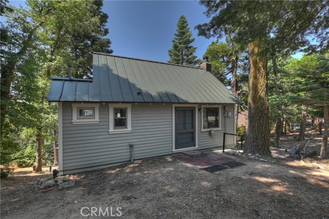 1040 Mile High Road, Twin Peaks CA: https://media.crmls.org/medias/06516121-fadc-4ebd-9e6d-b860ef6463ee.jpg