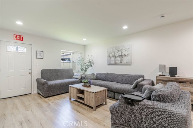 7315 Jamieson Avenue, Reseda CA: https://media.crmls.org/medias/065366dc-8b33-4d77-b832-920e5ec14823.jpg