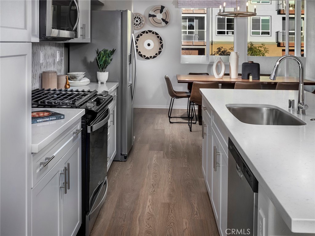 MLS #OC25163017 image #2