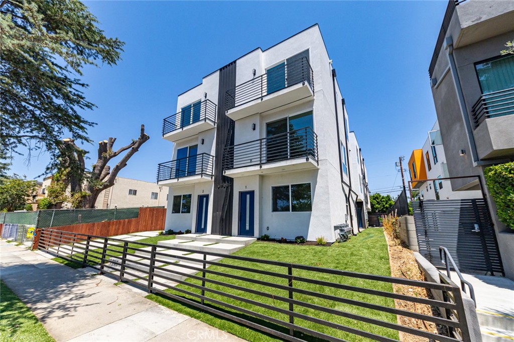 6700 Balboa Blvd #1
