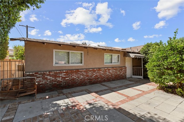 1870 N Arroyo Boulevard, Pasadena CA: https://media.crmls.org/medias/0655243b-593a-4e2b-ae60-de1e11005930.jpg