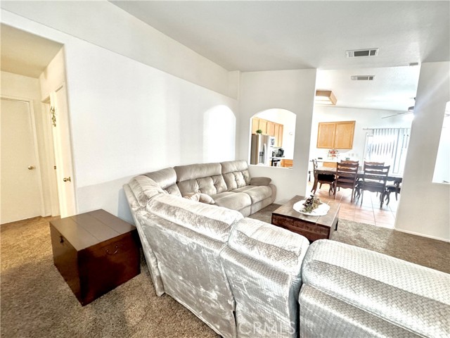 12733 Appian Avenue, Victorville CA: https://media.crmls.org/medias/06564dfa-13df-47a7-8554-a93204be8e84.jpg