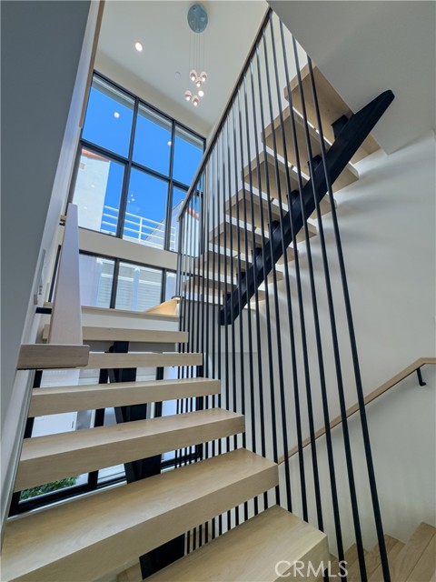 Detail Gallery Image 42 of 56 For 404 16th St, Manhattan Beach,  CA 90266 - 5 Beds | 5/2 Baths