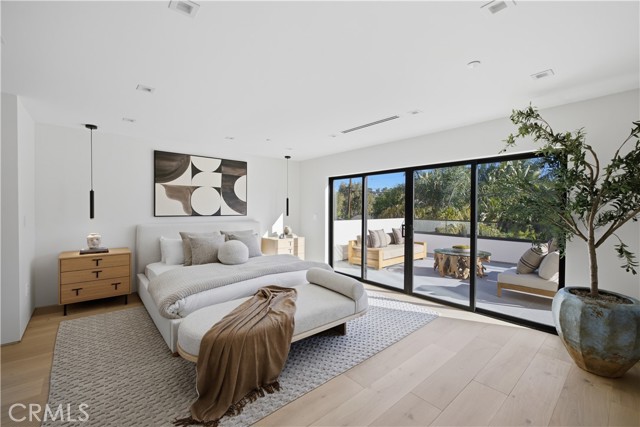 22518 Burbank photo 32