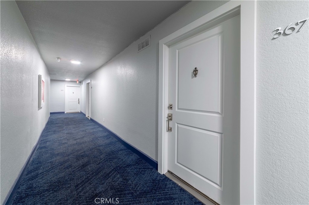 https://media.crmls.org/medias/0657724b-c8ea-4c08-ab88-b4a385645534.jpg?preset=X-Large