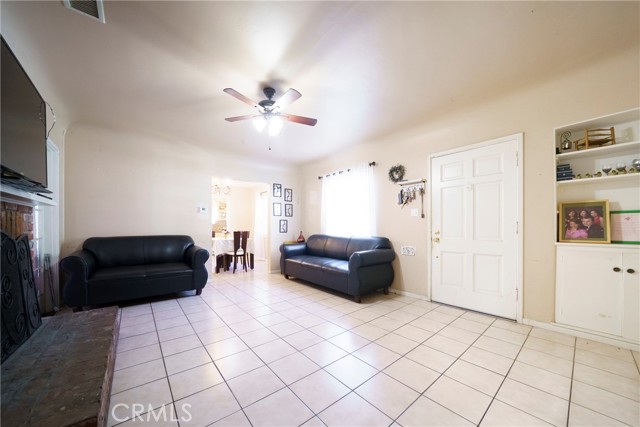 Detail Gallery Image 4 of 6 For 634 E Kingsley, Pomona,  CA 91767 - 2 Beds | 2 Baths