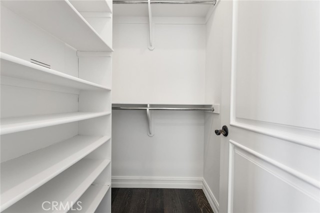 Detail Gallery Image 55 of 64 For 2516 Walnut Ave, Manhattan Beach,  CA 90266 - 5 Beds | 5/1 Baths