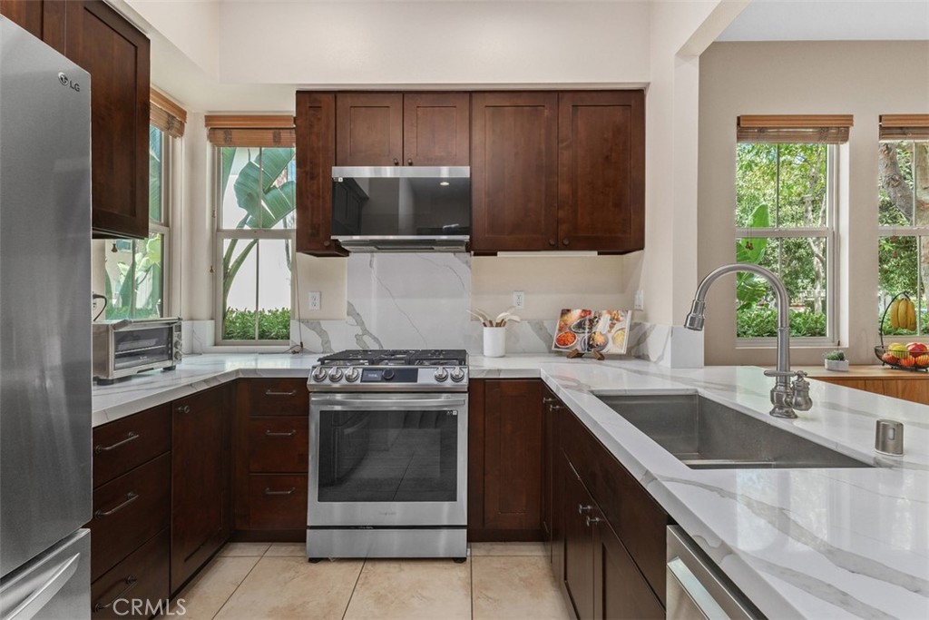 0659a2c5 9d47 4e02 83f1 64e43d5b4047