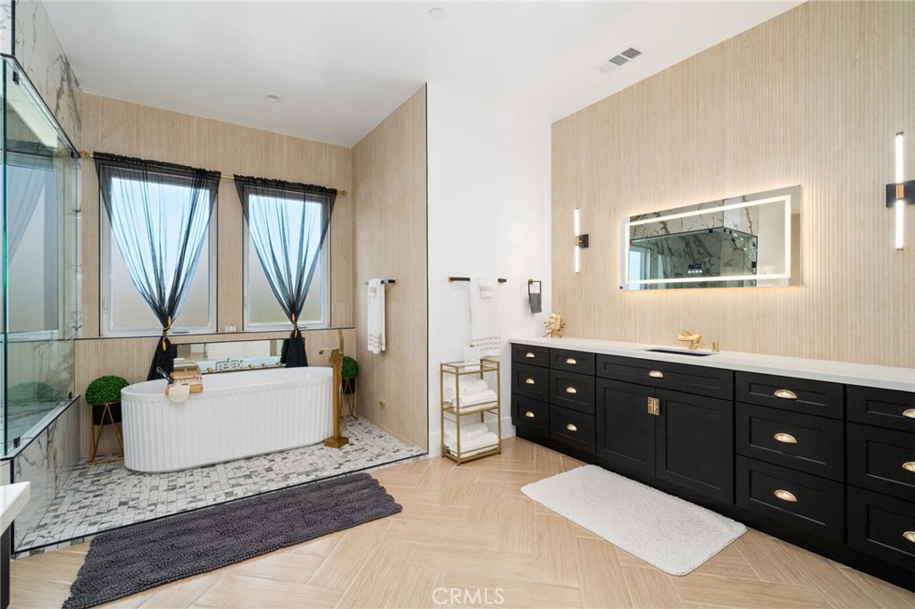 https://media.crmls.org/medias/065ab27d-9965-4905-8fa8-d755573b5158.jpg?preset=X-Large