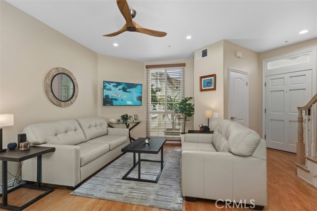 Detail Gallery Image 7 of 23 For 2101 E 15th St #7,  Newport Beach,  CA 92663 - 2 Beds | 1/1 Baths