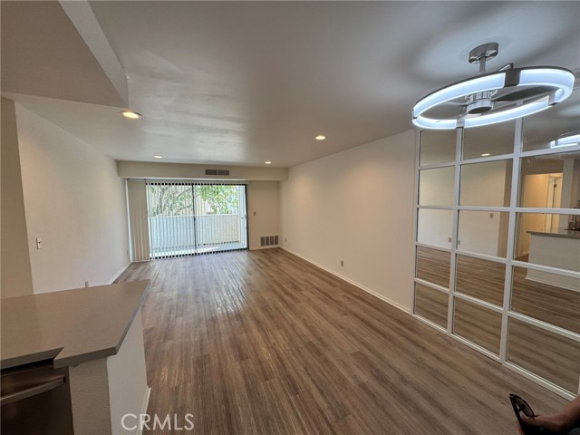 Detail Gallery Image 2 of 47 For 700 W 3rd, Santa Ana,  CA 92701 - 2 Beds | 2 Baths