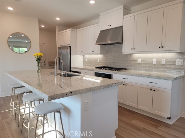 Detail Gallery Image 9 of 39 For 27078 Painted Sky Way, Valencia,  CA 91381 - 3 Beds | 2/1 Baths