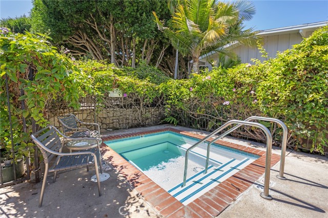 4040 Grand View Blvd, Los Angeles CA: https://media.crmls.org/medias/065ec41b-8ba9-477c-9100-8379b1158d81.jpg