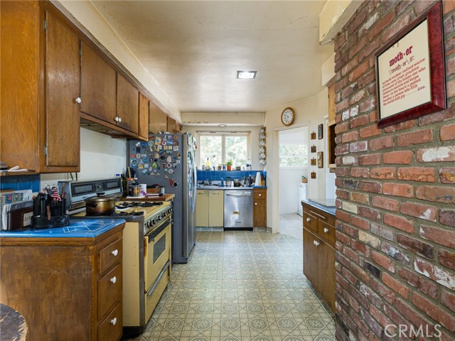 5046 Range Horse Lane, Rolling Hills Estates CA: https://media.crmls.org/medias/065f7345-d0ad-4139-8654-0bd91068fb21.jpg