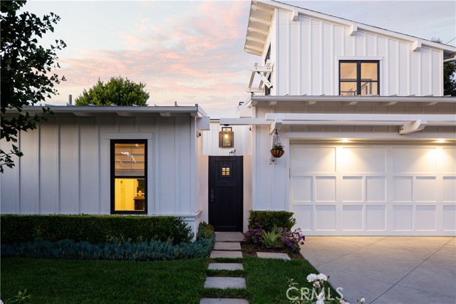 2217 Laurel Place, Newport Beach CA: https://media.crmls.org/medias/06607ef3-c754-4def-b3ec-18f86c56f28c.jpg