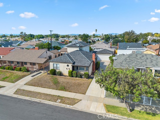 Detail Gallery Image 36 of 38 For 2027 W 93rd, Los Angeles,  CA 90047 - 3 Beds | 3 Baths