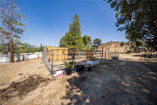 8627 Elizabeth Lake Road, Leona Valley CA: https://media.crmls.org/medias/0661a166-4dec-4e4a-921d-c09c7d132d78.jpg