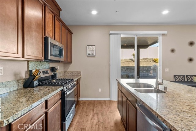 Detail Gallery Image 9 of 39 For 17938 Caraway Ct, San Bernardino,  CA 92407 - 5 Beds | 4 Baths