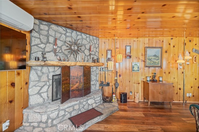Detail Gallery Image 4 of 67 For 37651 Shoreline Dr, Bass Lake,  CA 93604 - 3 Beds | 2/1 Baths