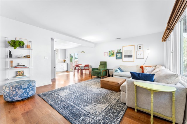6023 Acacia Avenue, Whittier CA: https://media.crmls.org/medias/06642ea9-000e-4bf0-8c0f-f38534df6065.jpg